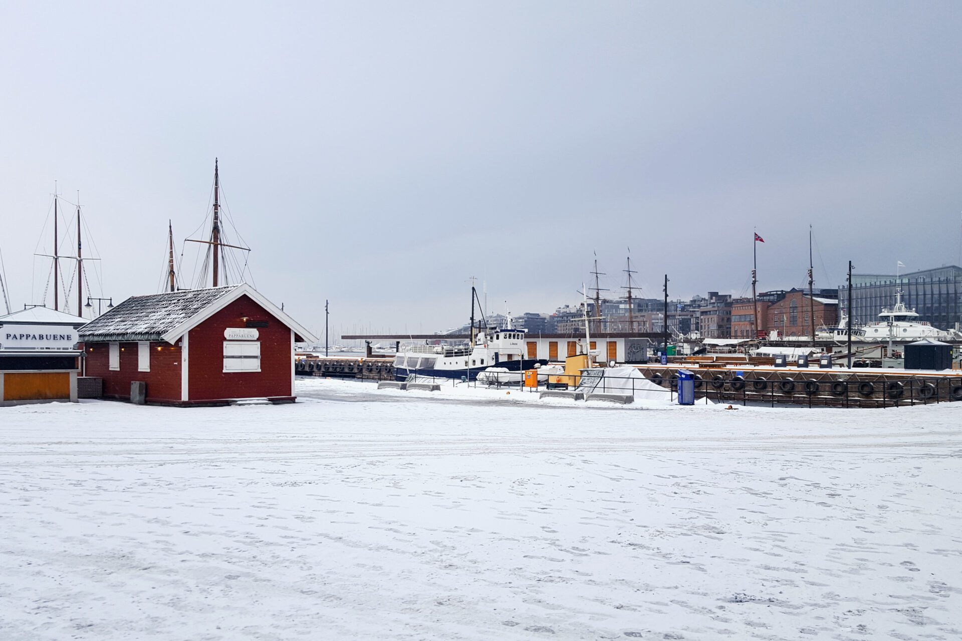 Verschneiter Hafen in Oslo, Norwegen