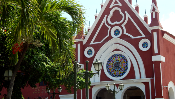 Bunte Kirche in der Altstadt von Cartagena