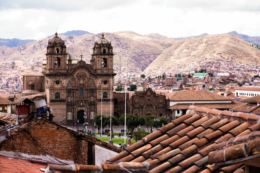 Die Plaza de Armas ist die beliebteste der Cusco Sehenswürdigkeiten in Peru