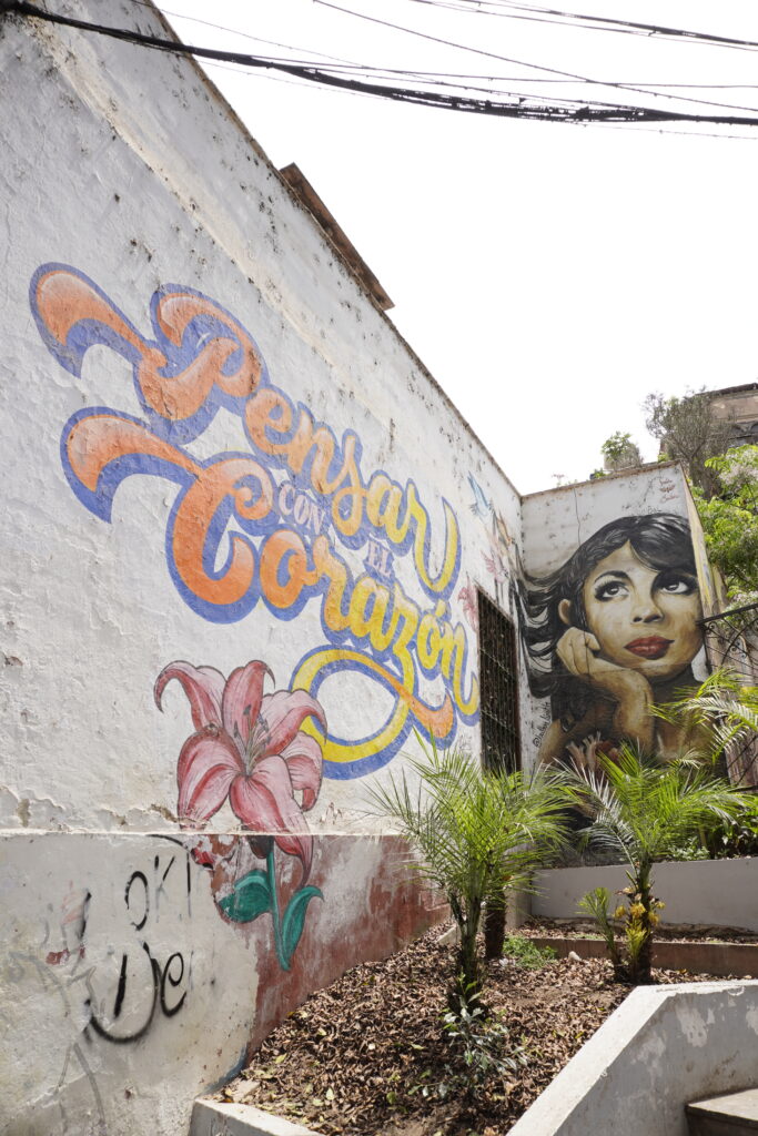 Denkende Frau - Street Art Barranco -Lima Sehenswürdigkeiten
