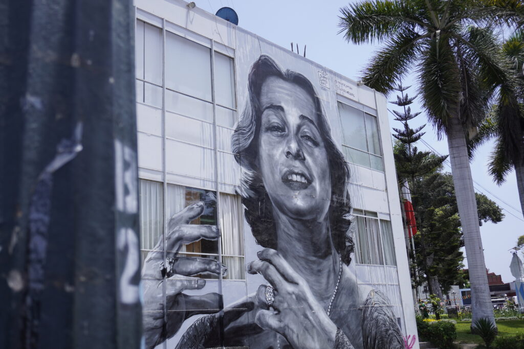 Portrait einer Künstlerin - Street Art Barranco - Lima Sehenswürdigkeiten