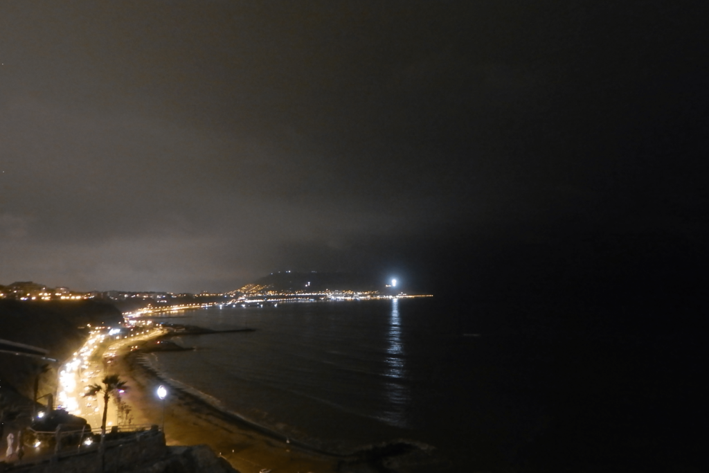 Lima Sehenswürdigkeiten - Costa Verde bei Nacht