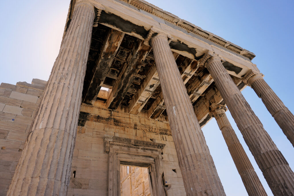 Antike Bauten auf Akropolis Plateau in Athen