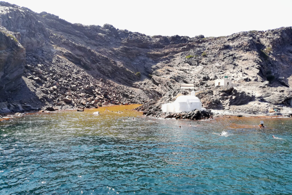 Heiße Quellen von Palea Kameni auf der Insel Santorini