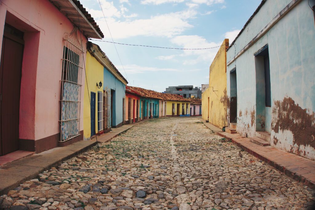 Kuba Rundreise mit dem Mietwagen - Straße in Trinidad
