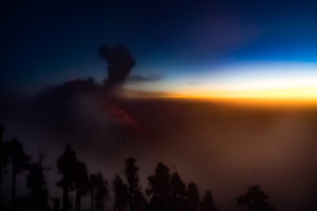 Sonnenuntergang auf den Vulkan Fuego bei Acatenango Wanderung