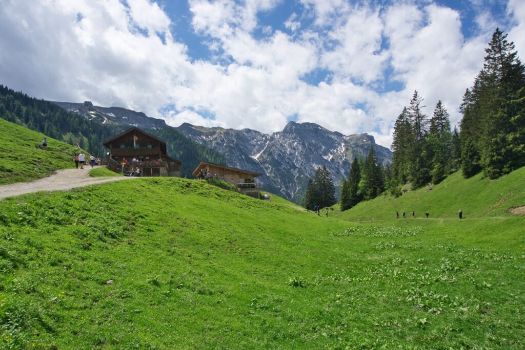 Bärenbadalm auf Wanderung zum Bärenkopf am Achensee in Tirol