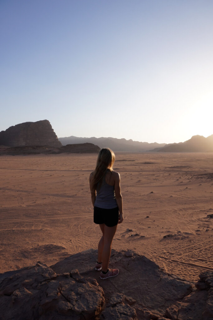 Sonnenuntergang bei Wadi Rum Tour in Jordanien