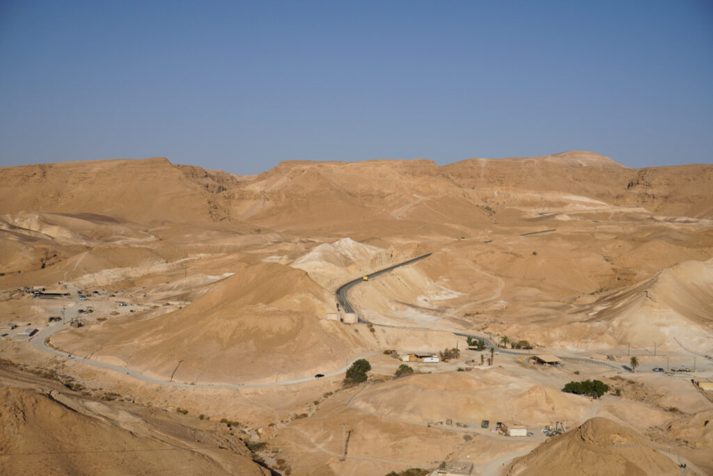 Die Negev Wüste grenzt an das Tote Meer in Israel