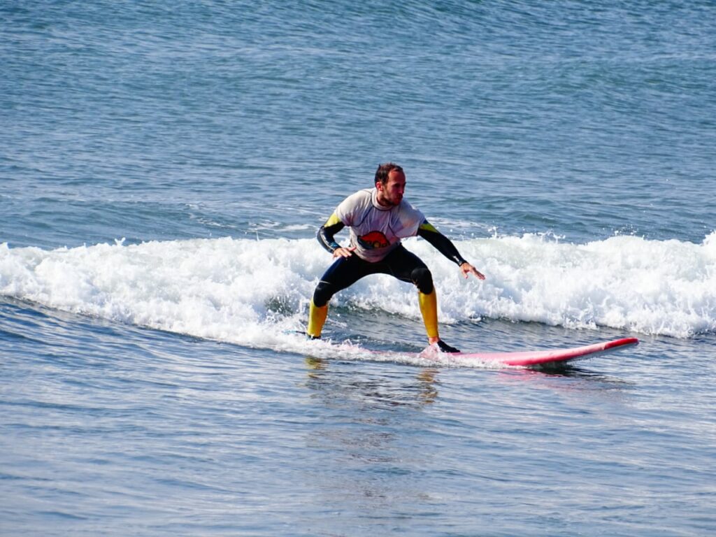 Henrik beim Surfen in Huanchaco