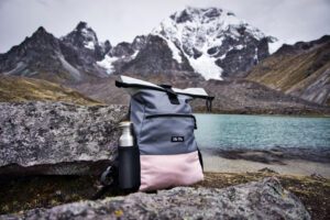 Der Ela Mo Rolltop ist ein idealer Handgepäck Rucksack für Reisende