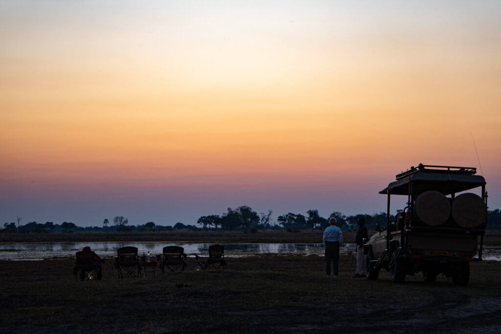 Sunset Drink im Okavango Delta
