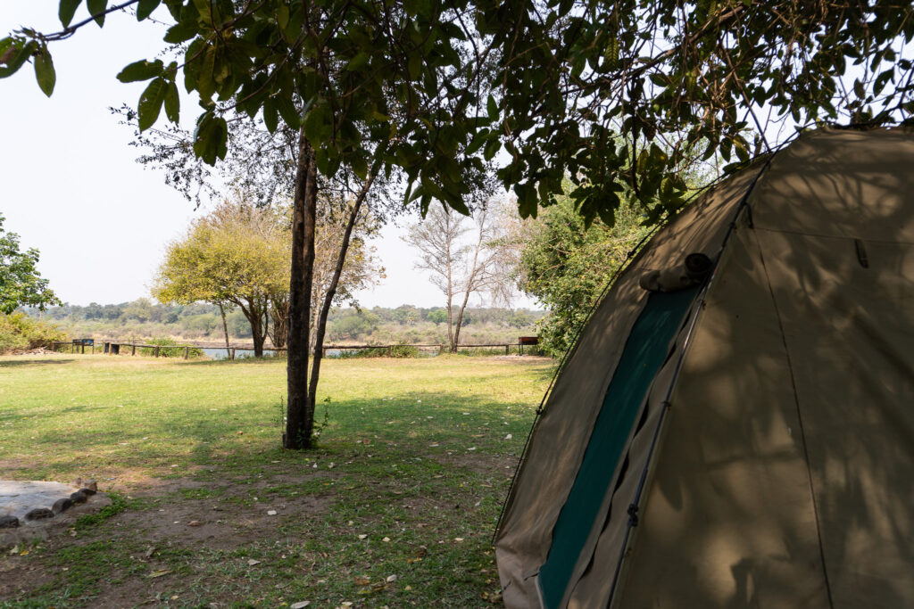Campingplatz der Kiambi Safaris Lodge in Lower Zambezi