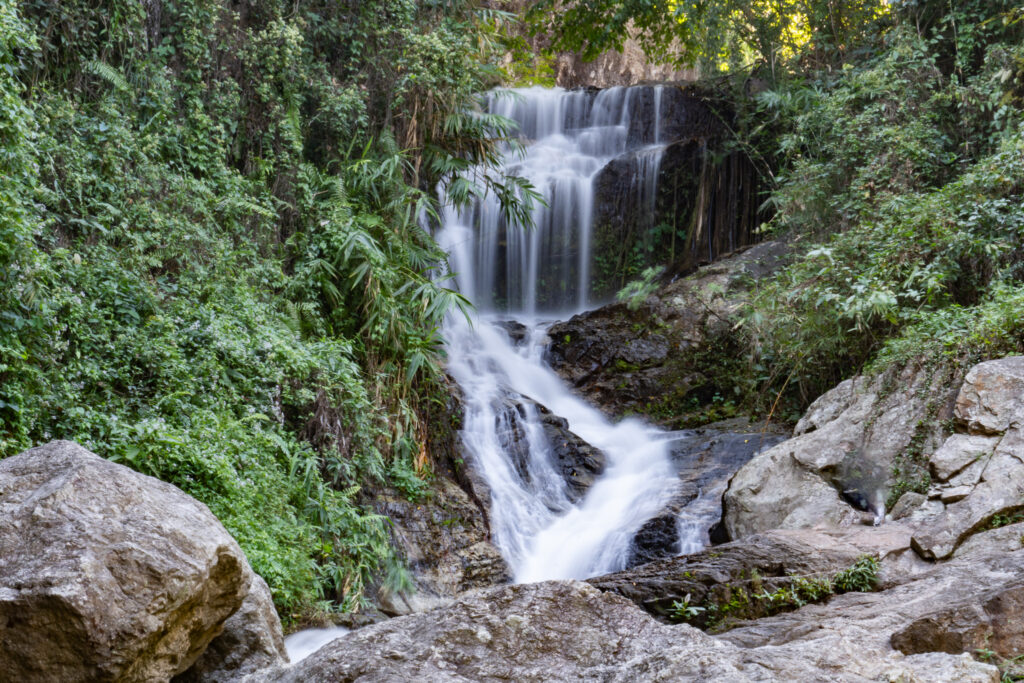 Wasserfall im Doi Suthep Nationalpark in Nordthailand
