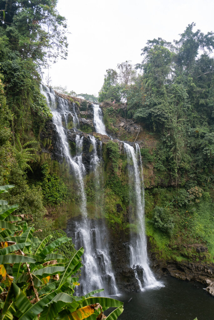 Der Tad Gneuang Wasserfall ist eine Laos Sehenswürdigkeit im Süden des Landes