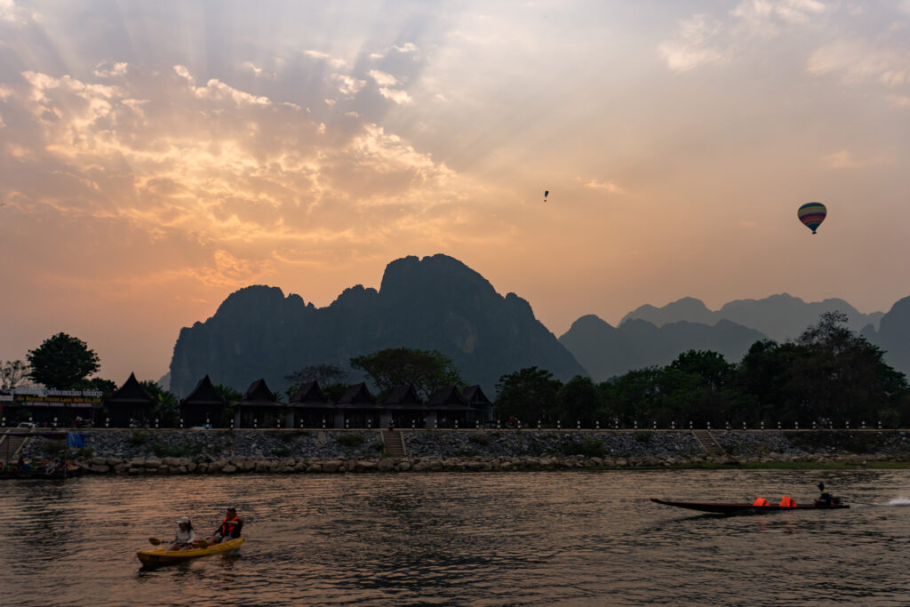 Vang Vieng ist ein Must-See auf einer Laos Reise