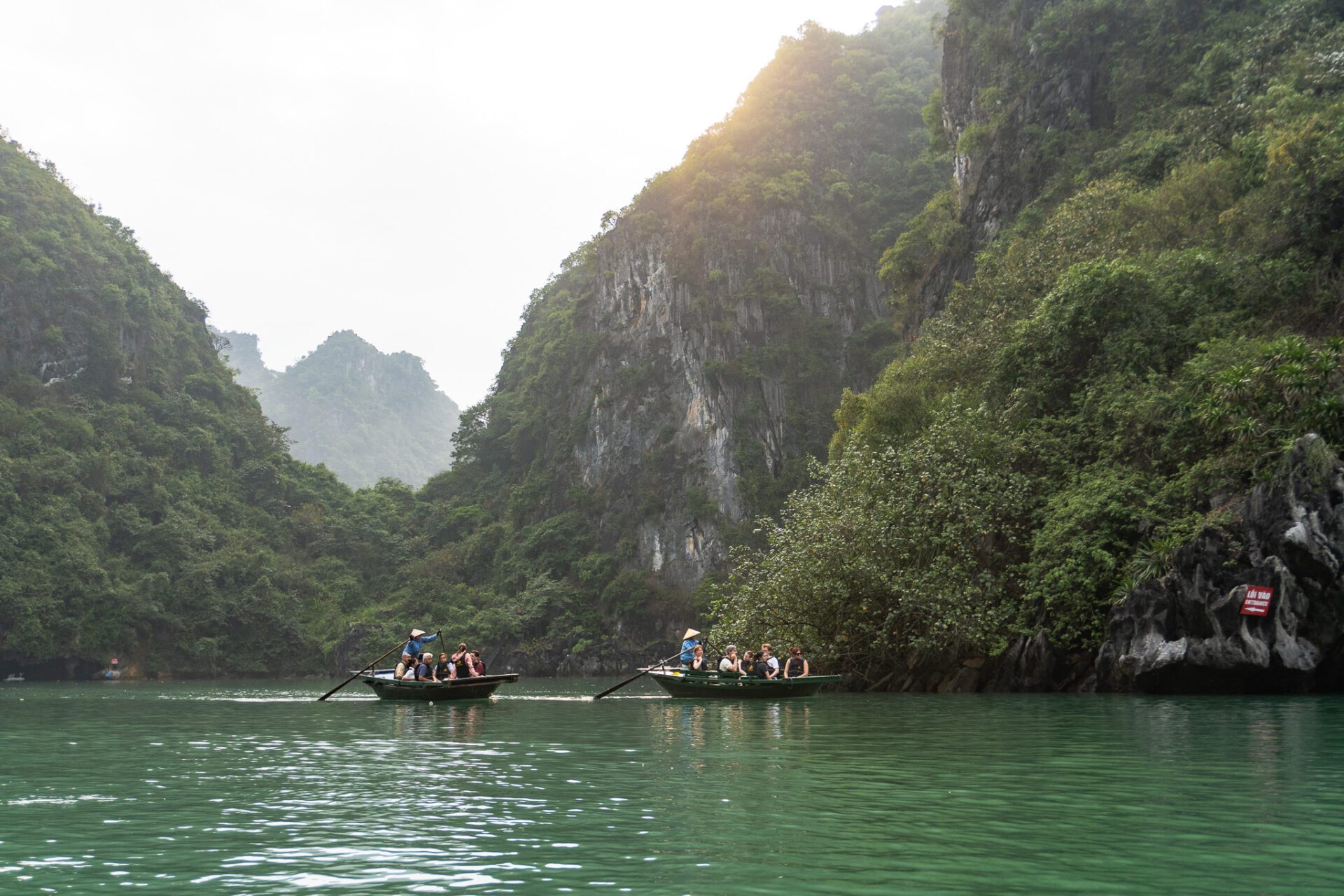 Die Halong Bucht ist ein Highlight auf einer Vietnam Reise