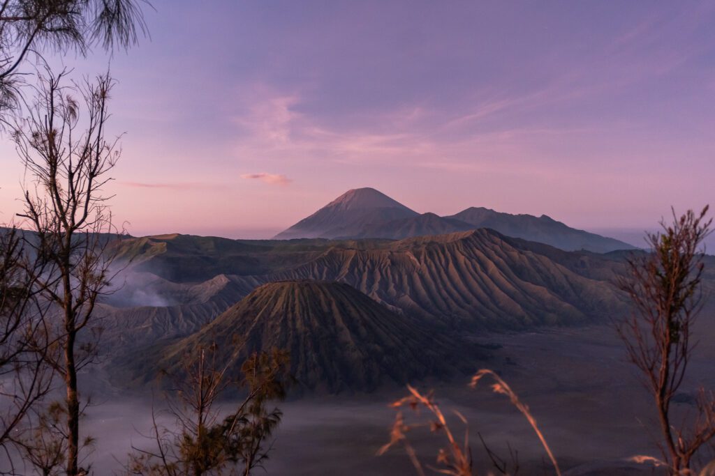 Blick auf den Vulkan Bromo In Java Indonesien bei Sonnenaufgang