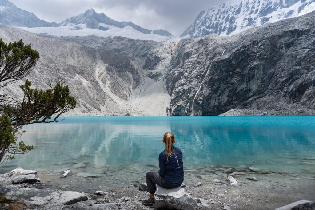 Die Laguna 69 ist eine türkisfarbene Berglagune in der Cordillera Blanca bei Huaraz