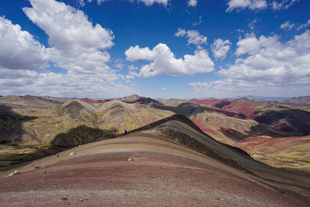 Blick auf den Palccoyo Regenbogenberg in Peru