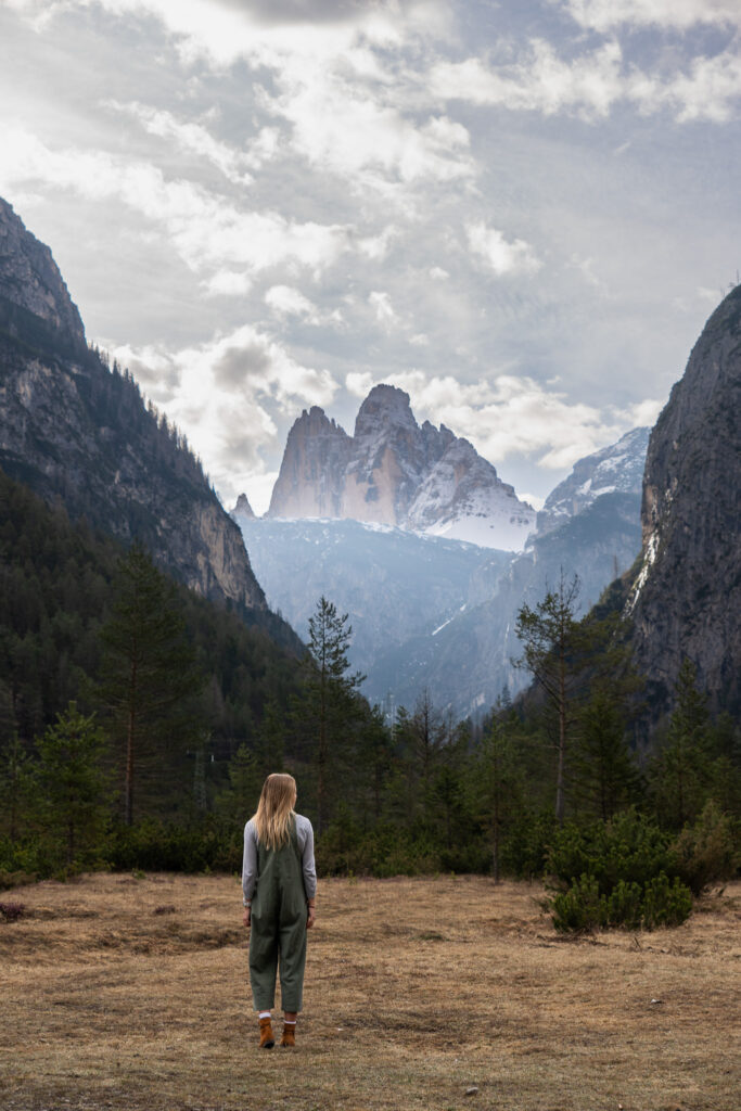 Blick auf die Drei Zinnen in den Dolomiten Italien