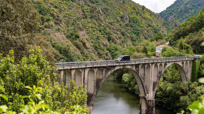 Galizisches Hinterland in Nordspanien auf einem Roadtrip nach Portugal mit dem Wohnmobil