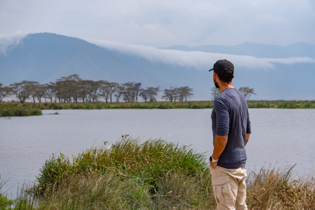 Blick auf den Kraterrand des Ngorongoro Krater auf einer Tansania Rundreise