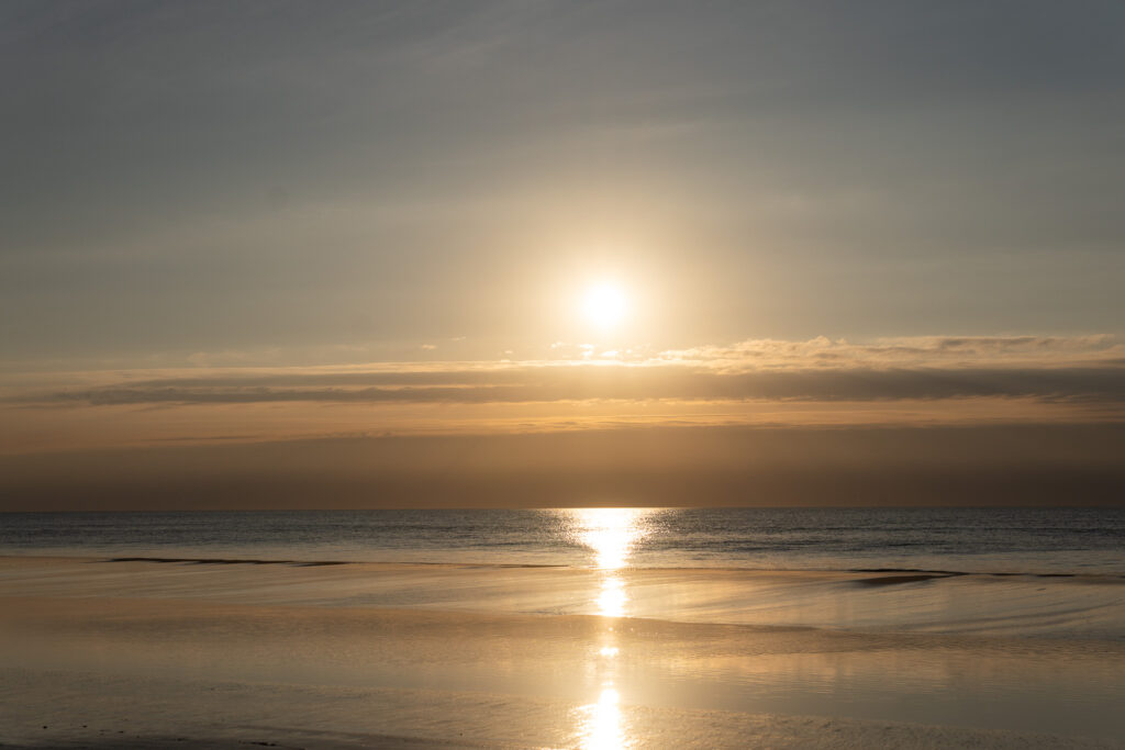 Sonnenuntergang an der Nordsee auf einem Dänemark Camping Roadtrip