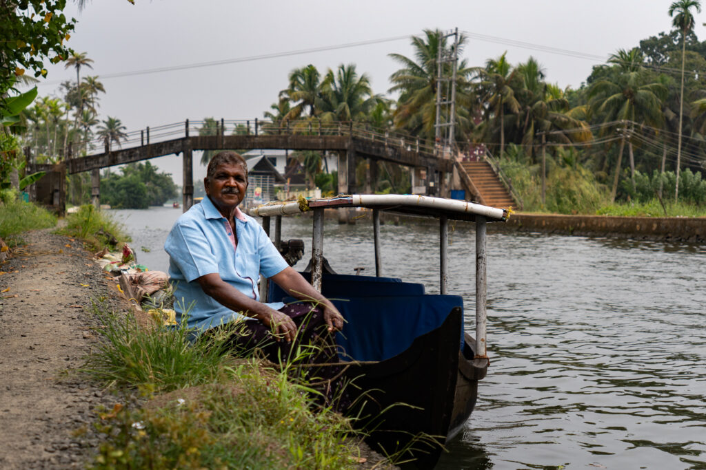Jacob und sein Kanu in den Kerala Backwaters