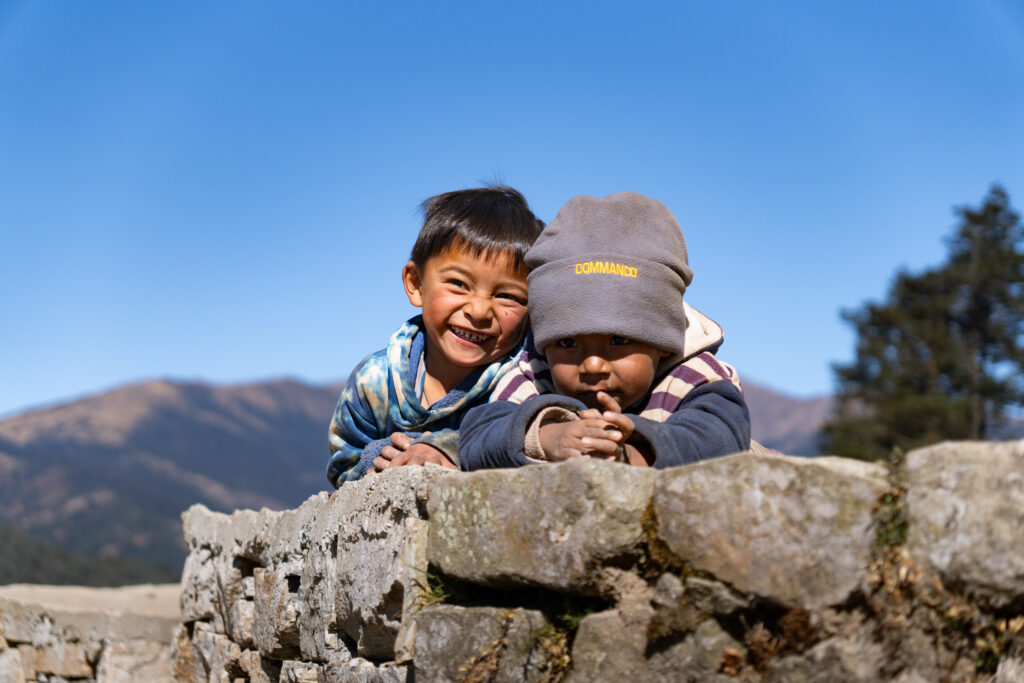 Kinder im Himalaya in Nepal