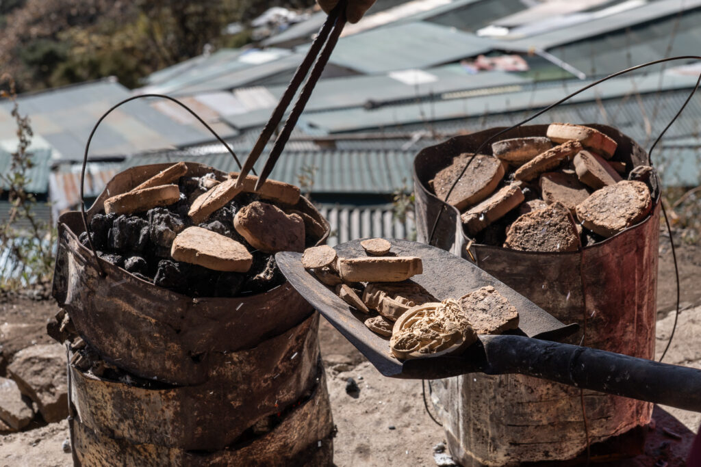 Rituelle Figuren für Verbrennungszeremonie in Nepal