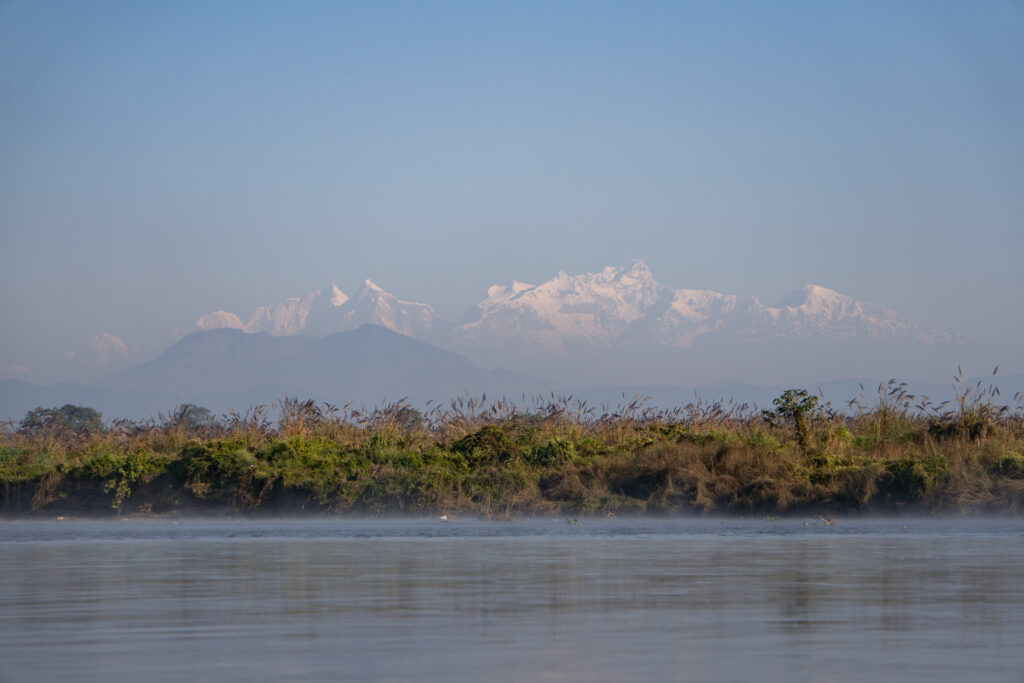Gipfel des Himalaya vom Chitwan Nationalpark