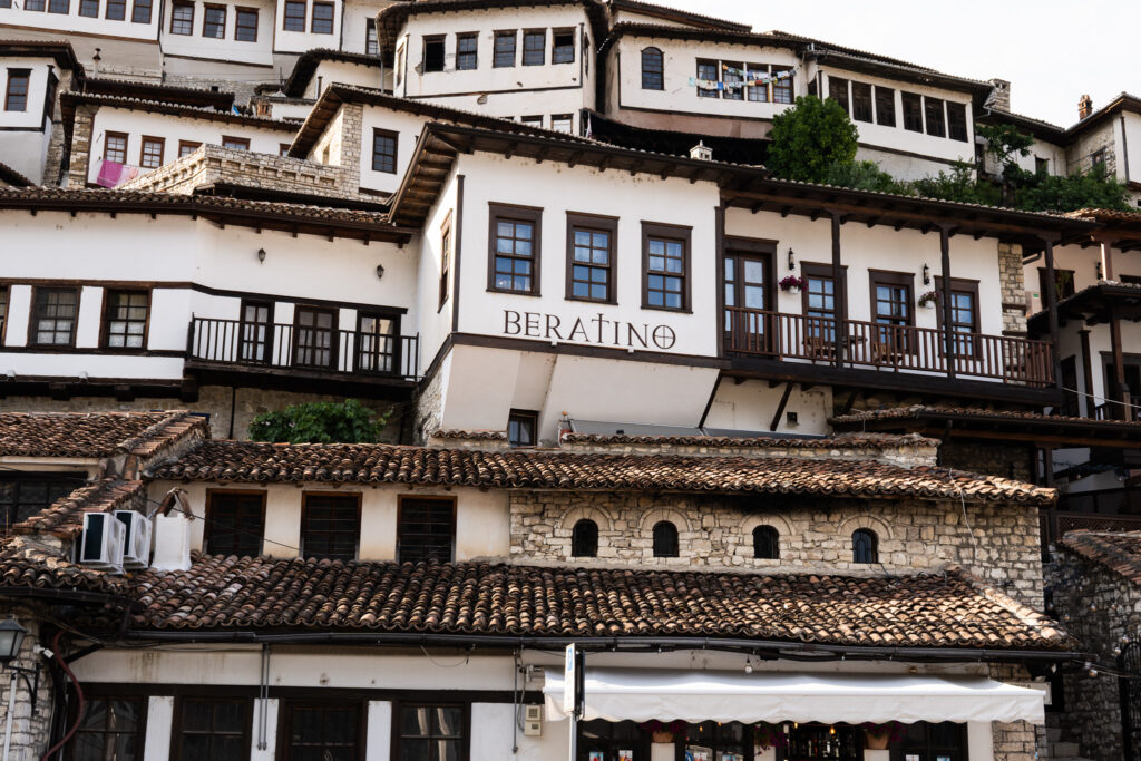 Berat in Albanien wird auch als Stadt der Tausend Fenster bezeichnet