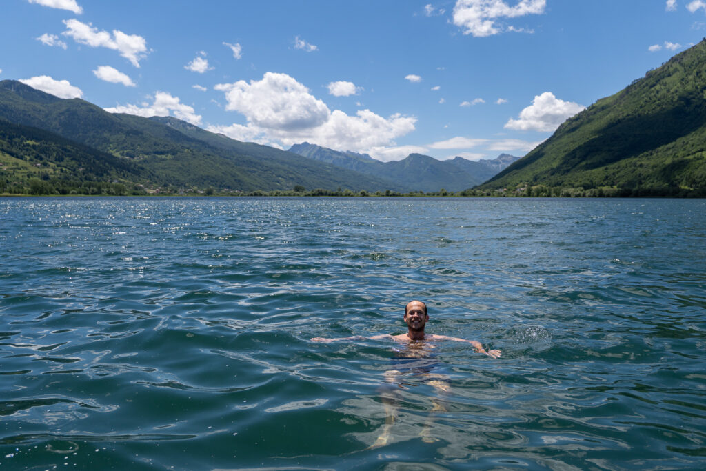Bad im Plav See in Montenegro