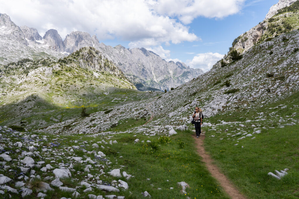 Auf dem Peaks of the Balkans Trail in Albanien (Theth)